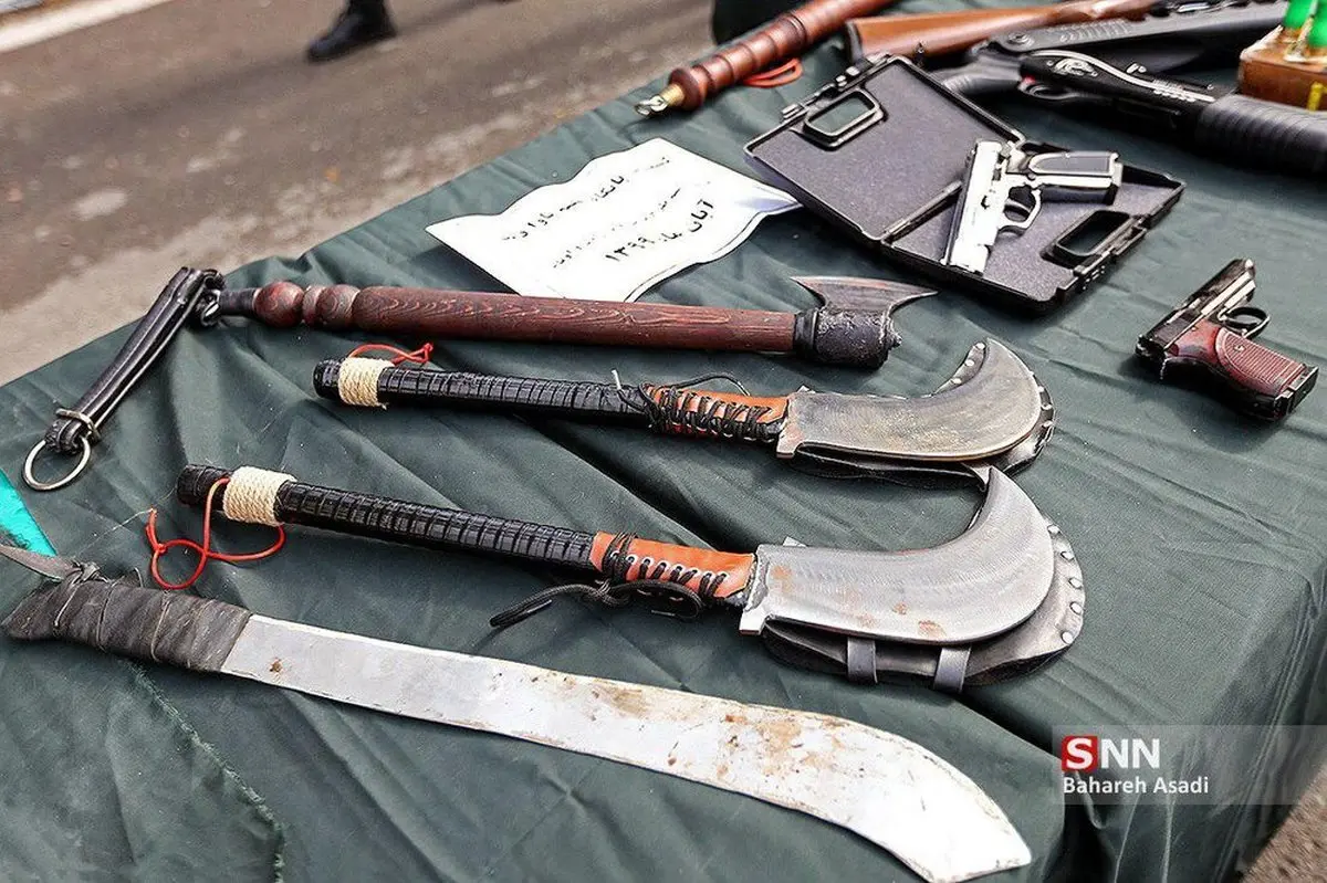 سلاح عجیب اراذل و اوباش تهرانی در نمایشگاه کشفیات پلیس