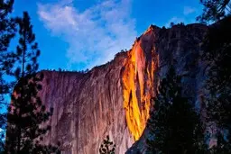 آتش در دل کوه؛ نمایشی کوتاه اما خیره‌کننده از طبیعت | آبشار آتشین یوسمیت؛ جادوی نوری که کوه را به آتش می‌کشد



