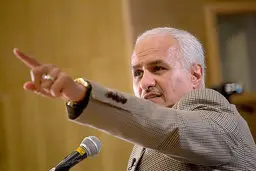 پاسخ کوبنده‌ی امام خمینی به صحبتهای نامناسب حسن عباسی درباره‌ی فوتبالیست‌ها+ویدئو 