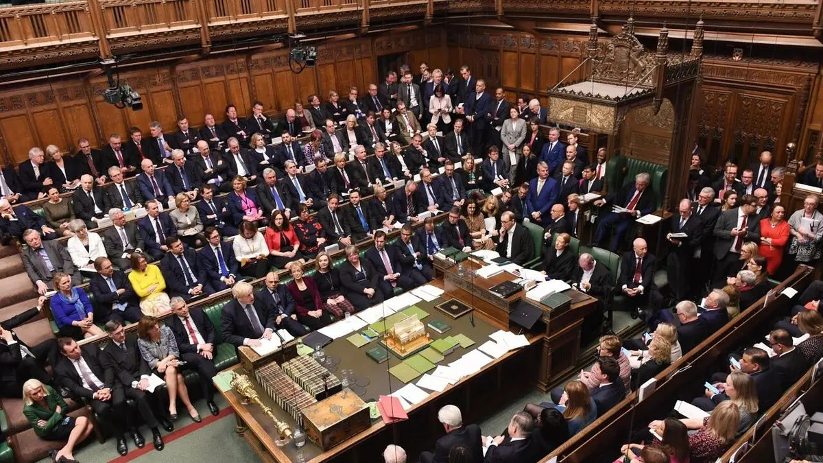 کرونا به ۷۰۰ سال جلسات سنتی در مجلس عوام انگلیس پایان می‌دهد