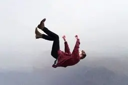 علت دیدن خواب سقوط کردن چیست؟ | چرا در خواب دچار تکان‌های ناگهانی می‌شویم؟