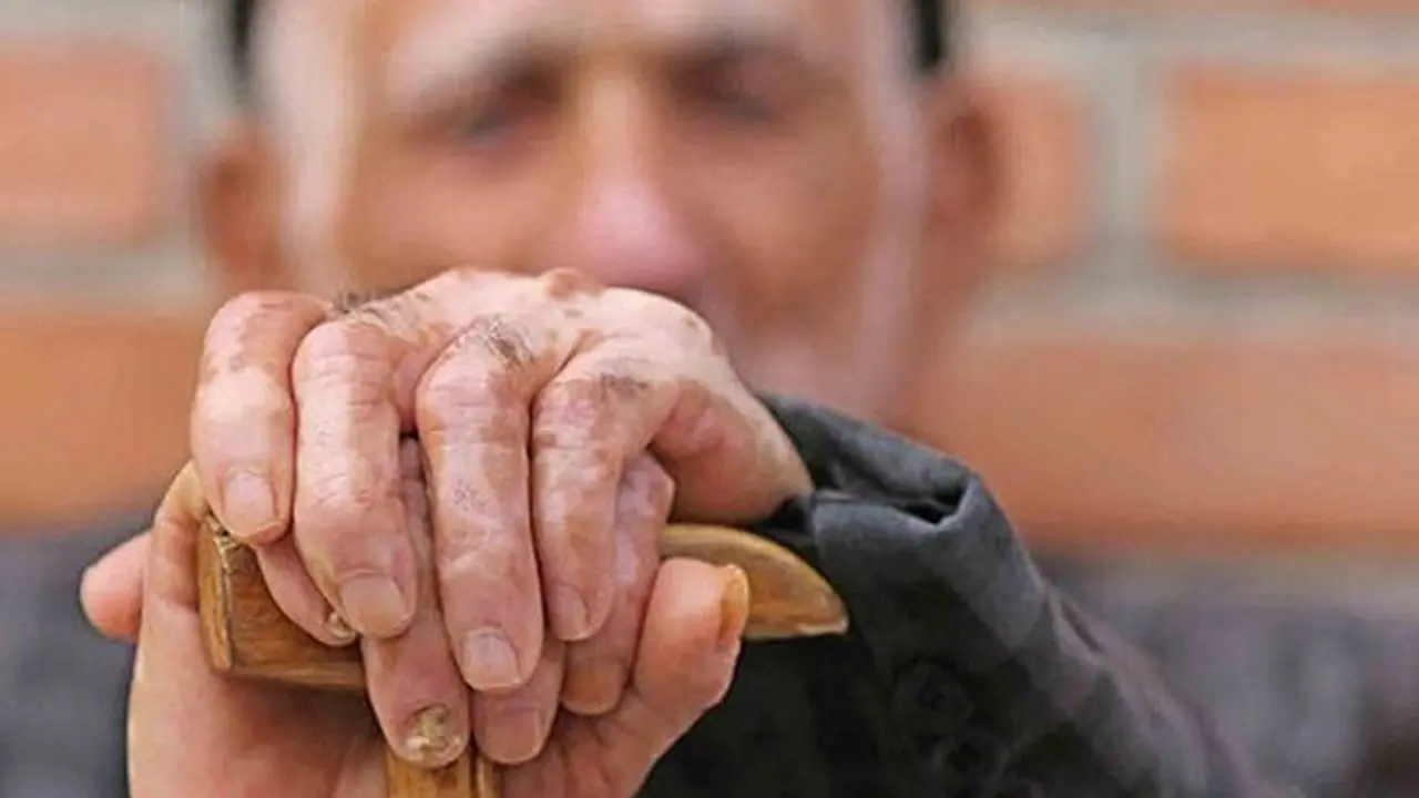 زمین‌خوردن سالمندان فقط یک حادثه نیست | زنگ خطری پنهان برای آغاز زوال عقل