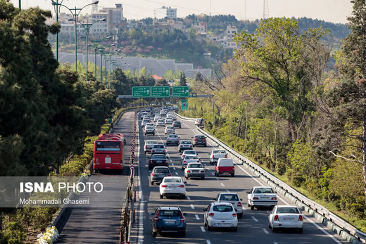  آزاد راه کرج- تهران ترافیک نیمه سنگین میباشد
