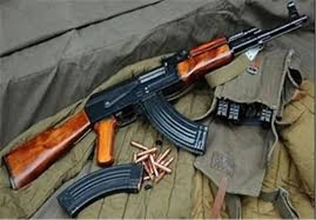 کشف نارنجک و سلاح جنگی از خودروی یک قاچاقچی در گلستان 