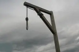 صدور حکم اعدام برای پدری که به دخترش تجاوز میکرد | عمو فیلم سیاه آزار جنسی را به پلیس نشان داد | پدرم از کودکی مرا آزار میداد