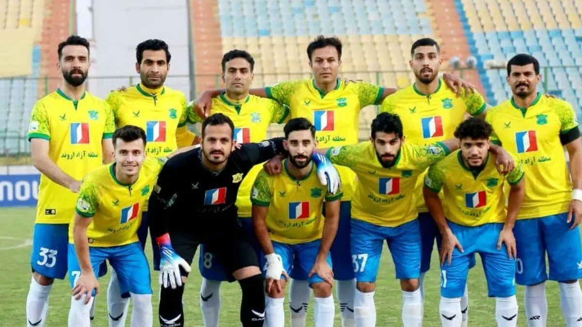 این بازیکن فوتبال با قمه کشی خودش را به باشگاه تحمیل می‌کند