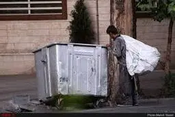 ضرب و شتم یک زباله‌گرد توسط عوامل منتسب به شهرداری کرج+ویدئو