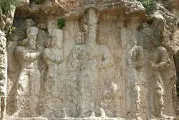  تخریب و تعرض به یک سنگ‌نگاره ساسانی به خاطر گنج! 