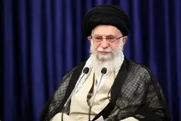
موافقت رهبر معظم انقلاب با عفو و تخفیف ۹۴ محکوم تعزیرات حکومتی 
