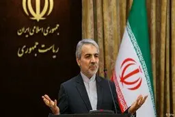   به بازنشستگان در زمینه همسان سازی حقوق‌ها در سال ۱۴۰۰ هم باز اضافه خواهیم کرد
