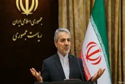   به بازنشستگان در زمینه همسان سازی حقوق‌ها در سال ۱۴۰۰ هم باز اضافه خواهیم کرد
