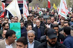 حضور رئیس‌جمهور در راهپیمایی روز قدس | همراهی با مردم و فریاد استکبارستیزی