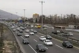 
 تردد خودروها در مسیرهای استان تهران بیش از ۵۰ درصد کاهش یافت.
