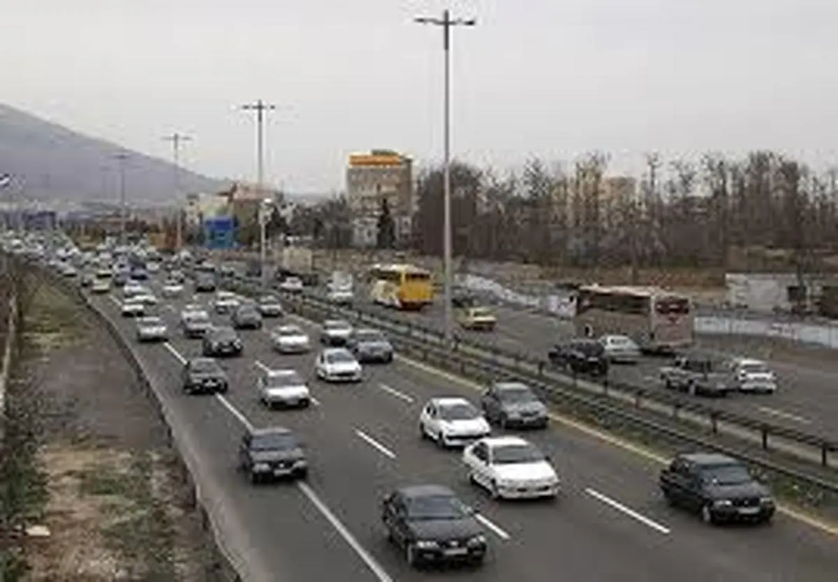 
 تردد خودروها در مسیرهای استان تهران بیش از ۵۰ درصد کاهش یافت.
