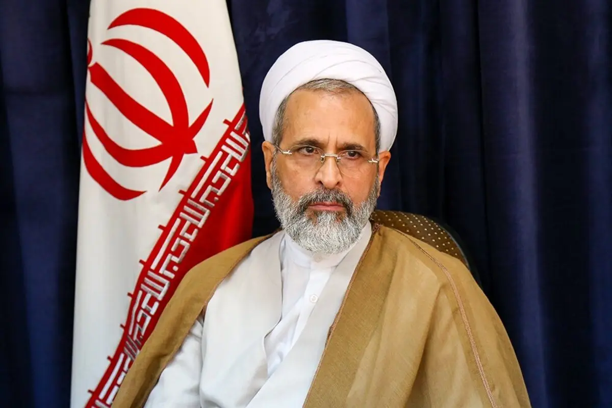 واکنش امام جمعه قم به تعرض به تصویر بزرگ امام خمینی در میدان این شهر: کار رذیلانه و پستی بود
