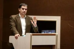 
 مهاجرت ۴ هزار پزشک و ۳۰۰ هزار نفر با مدارک فوق لیسانس و دکترا از ایران طی ۳ سال اخیر
