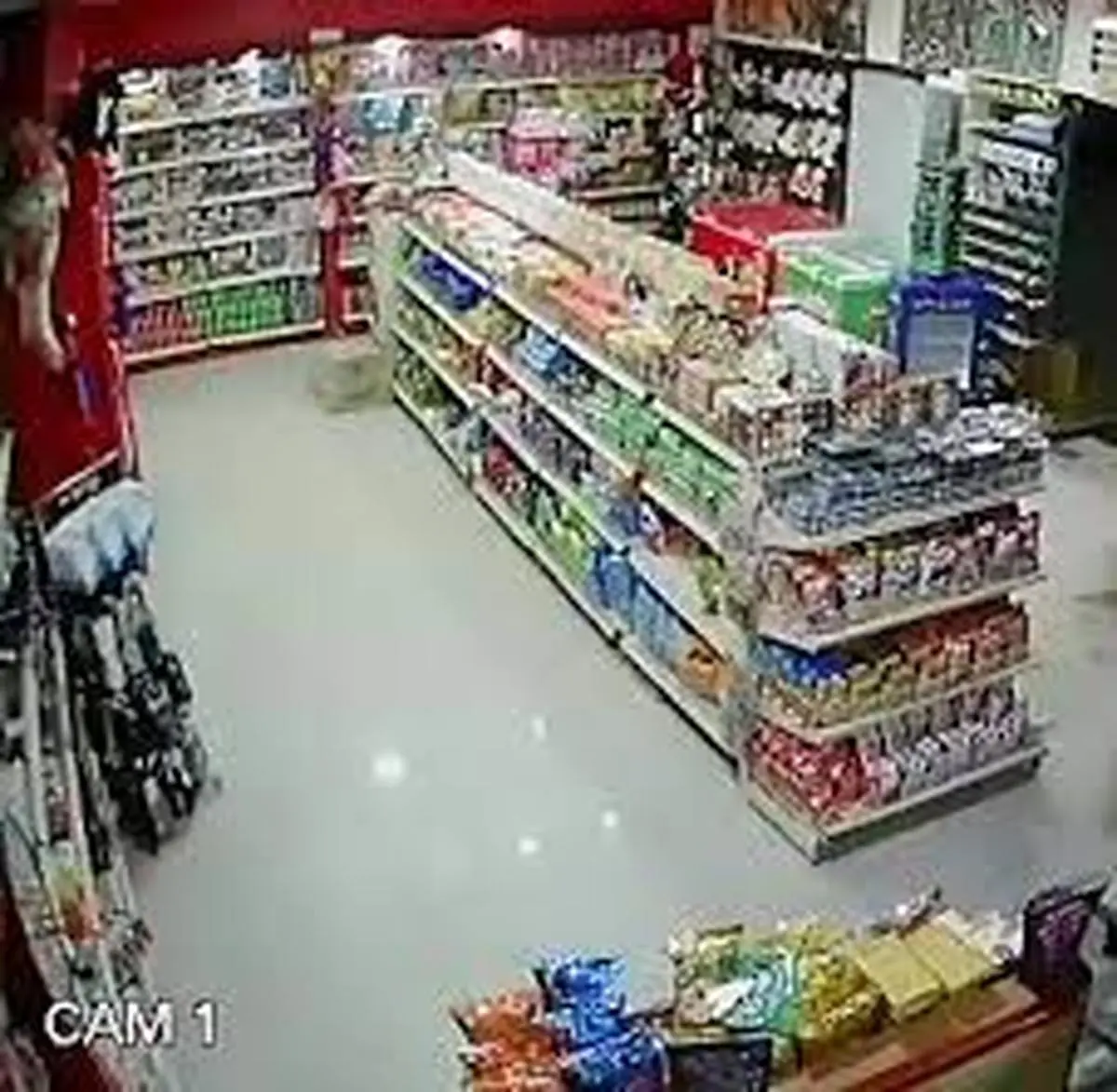 سرقت عجیب از سوپرمارکت در شاهرود+ویدئو