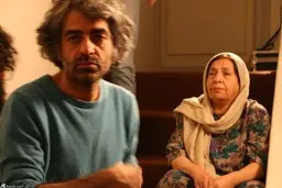 عکسهایی از "بابک خرمدین" در پشت صحنه فیلم «بودن» |  مادر بازیگر فیلم فرزند بود