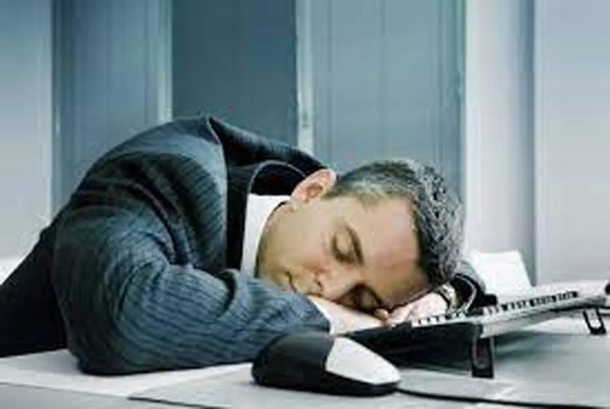 کارمندان بخوانند | چگونه از احساس خواب‌آلودگی بعد از ناهار جلوگیری کنیم؟