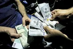 بانک مرکزی: معاملات فردایی و خرید و فروش ارز خارج از صرافی‌ها و بانک‌ها قاچاق است