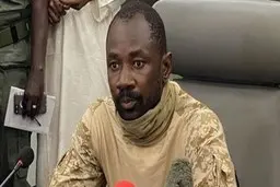 کودتاگران مالی   |    «آسیمی گویتا» رئیس کمیته ملی نظامی  بعنوان رئیس‌جمهور انتخاب شد
