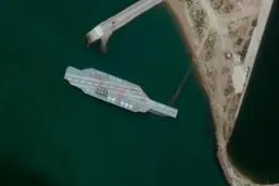 ماکت ناو هواپیمابر  تله ای برای آمریکا