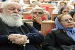 هوشنگ ابتهاج به سوگ همسرش نشست