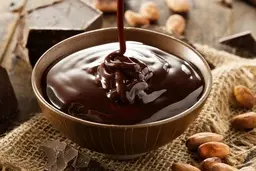 طرز تهیه سس شکلات خانگی با کمترین هزینه | سسی که در کمترین زمان آماده می‌شود! +ویدئو