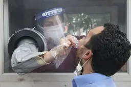 تشریح خدمات ۱۲۰۰ مرکز منتخب کرونا در کشور | تاکید بر واکسیناسیون سنین ۹ سال به بالا