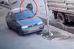 سرقت پراید در کوتاه‌ترین زمان ممکن!+ویدئو