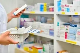 تأکید کمیسیون بهداشت بر حمایت از تولید داخلی دارو | رونمایی از داروی جدید ایرانی با رقیب صهیونیستی در راه است