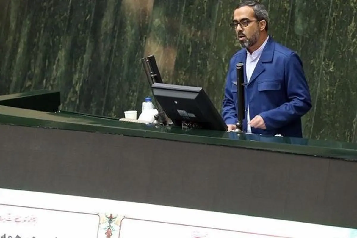 نماینده مجلس: با جوانان ولایتمدار حزب اللهیِ مخالفِ واکسیناسیون اجباری، برخورد چکشی و قضایی نکنید