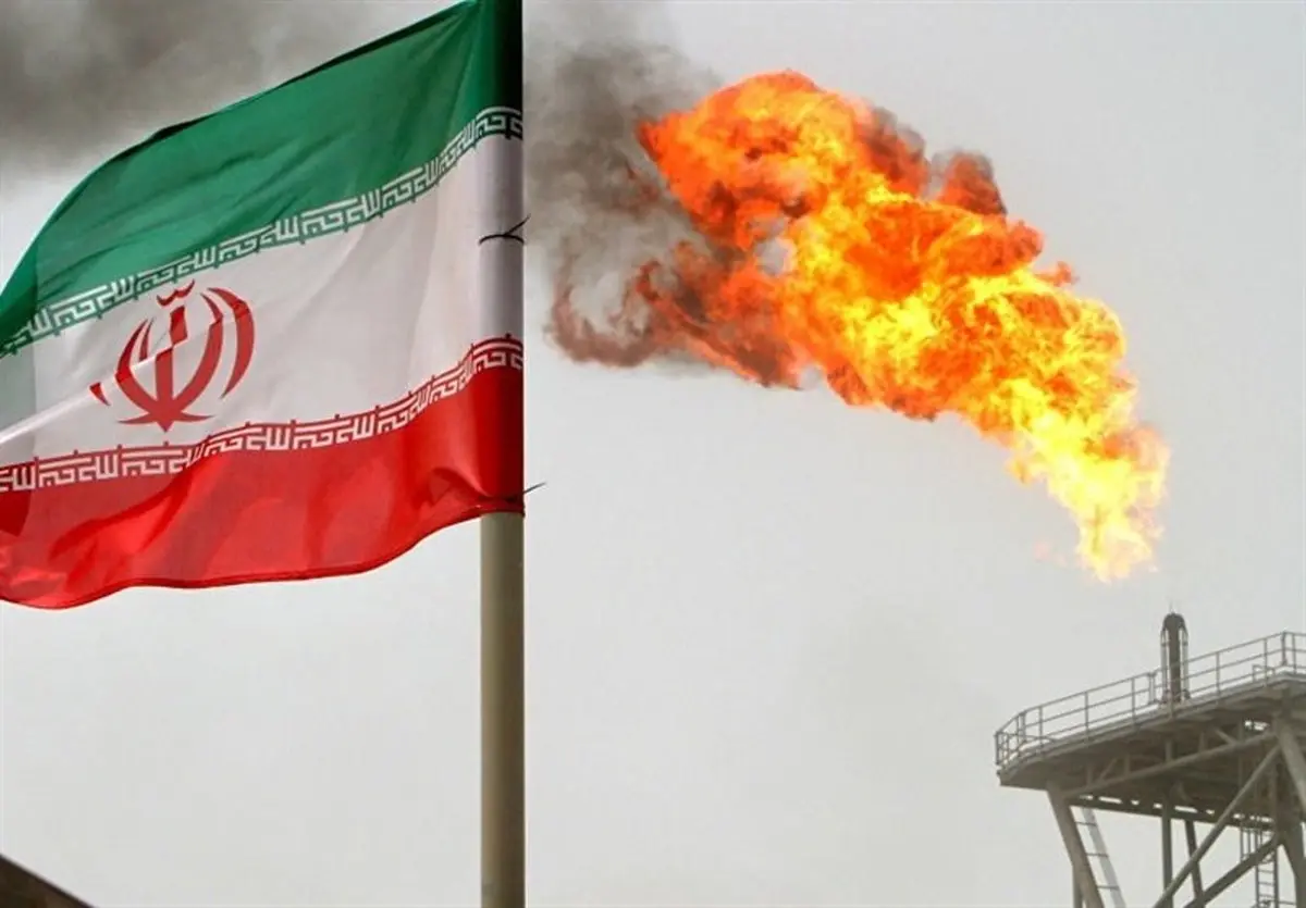 اویل پرایس: ایران علی‌رغم تحریم‌ها ۵۰۰ هزار بشکه در روز نفت صادر می‌کند