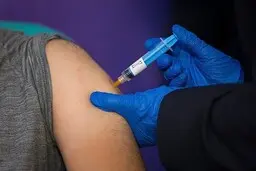 واکسیناسیون آتش نشانان علیه کرونا آغاز شد