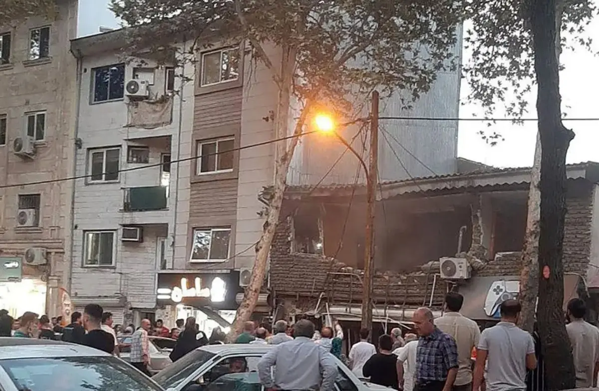 آتشنشانی: نشت گاز از مغازه طلا فروشی و روشن کردن فندک در آن فضا، علت اصلی انفجار ساختمان در خیابان باهنر رشت است
