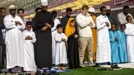 اقامه نماز عید فطر برای اولین بار در ورزشگاه یک باشگاه انگلیسی+ویدئو 