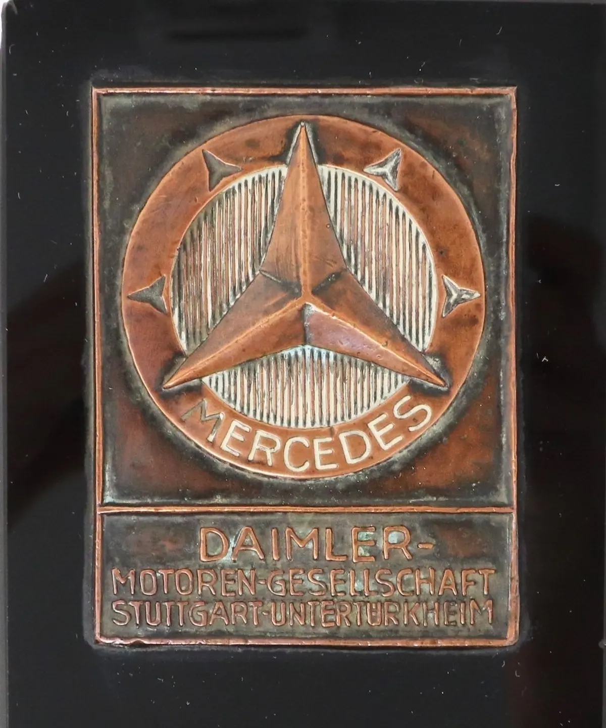 یکی از مطرح ترین لوگوهای جهان 100 ساله شد