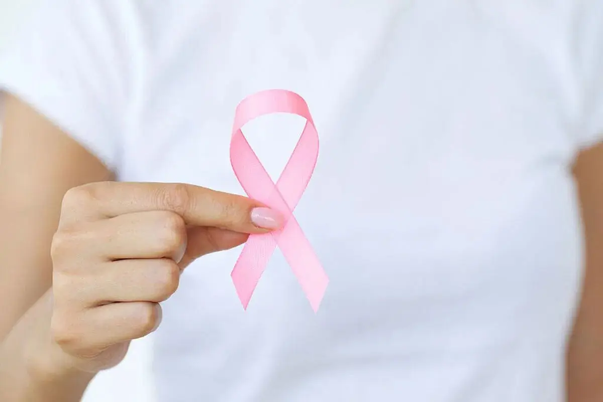 علائمی در زنان که باید جدی گرفته شوند | علائم سرطان پستان