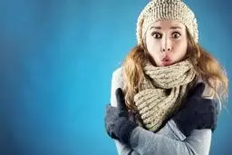 چرا بعضی افراد همیشه سردشان است؟ | ۵ عامل علمی که احساس سرمای مداوم را توضیح می‌دهند