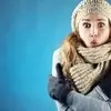 چرا بعضی افراد همیشه سردشان است؟ | ۵ عامل علمی که احساس سرمای مداوم را توضیح می‌دهند
