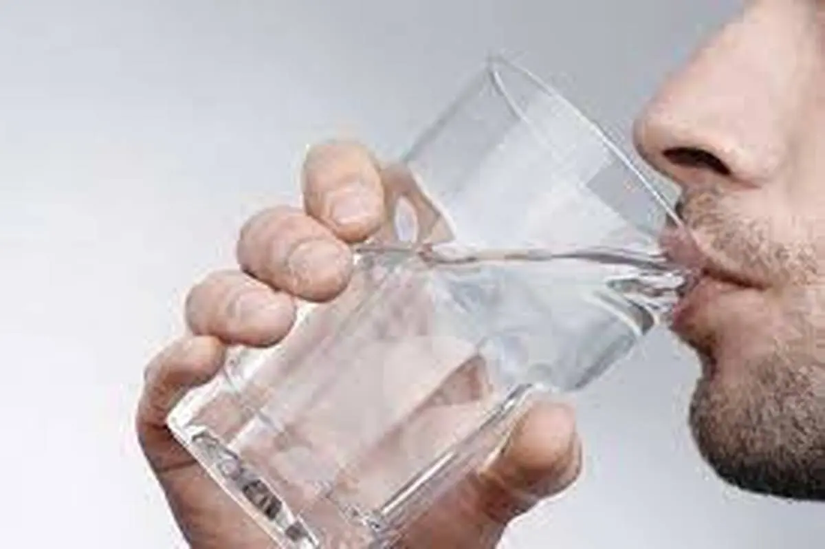 نشانه‌های کم آبی در بدن  |  بیشتر آب بنوشید!