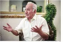 اولین استاد زلزله شناسی ایران در گذشت | بهرام عکاشه در گذشت