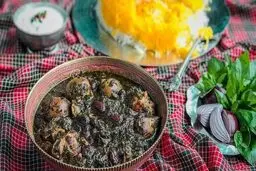 تازه عروسا با این روش قرمه سبزی بپزید | راز و رمز خورش قورمه سبزی مادر بزرگا