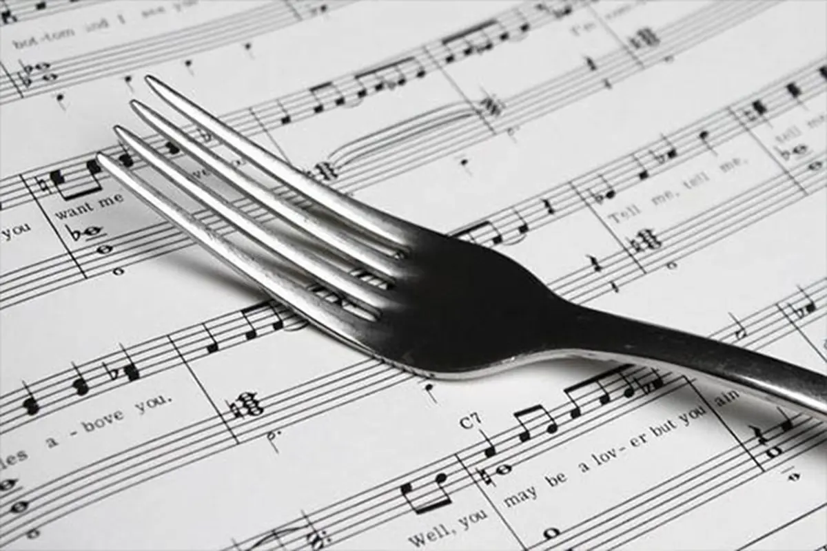تأثیر عجیب موسیقی بر غذا خوردن و خرید مواد غذایی 