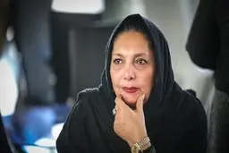 منیژه حکمت ممنوع الخروج و ممنوع الکار شد