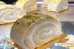 طرز تهیه رولت خامه ای خانگی خوشمزه و حرفه ای | این دستور پخت خیلی حرفه ایه، حتما امتحانش کن