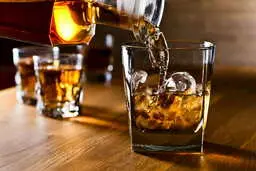 بیش از ۶۰۰ فوتی و ۳ هزار مسموم بر اثر استفاده از الکل