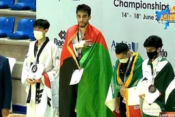 مدال طلای قهرمانی آسیا برگردن محسن رضایی تکواندوکار افغانستانی