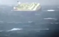 کشتی اماراتی حامل خودرو در ۳۰ مایلی عسلویه بر اثر طوفان غرق شد + ویدئو 