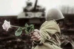 عشق در دوران جنگ |  عاشق‌ها هرگز نمی‌میرند 
